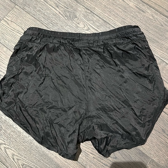 Nike 2-in-1 running shorts - Picture 2 of 6